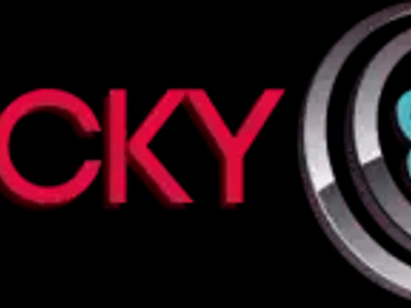 Người chơi đang đếm bài Blackjack tại bàn chơi Lucky88